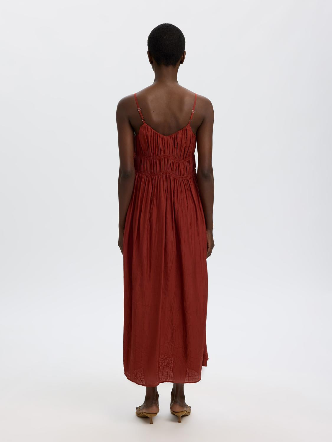 model_shot-back